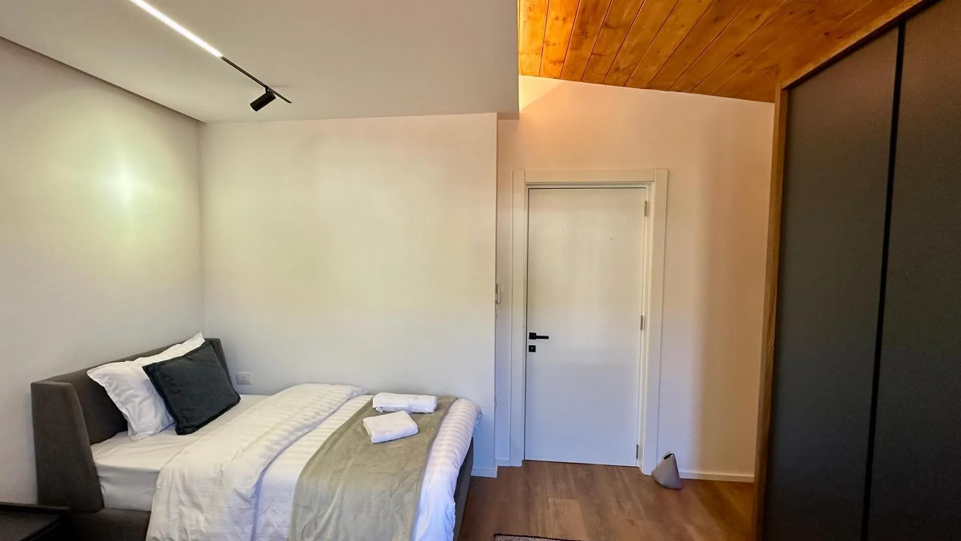 Suv Aparthotel Pogradec